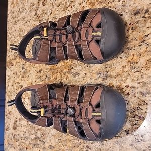 KEEN SHOES SIZE 12